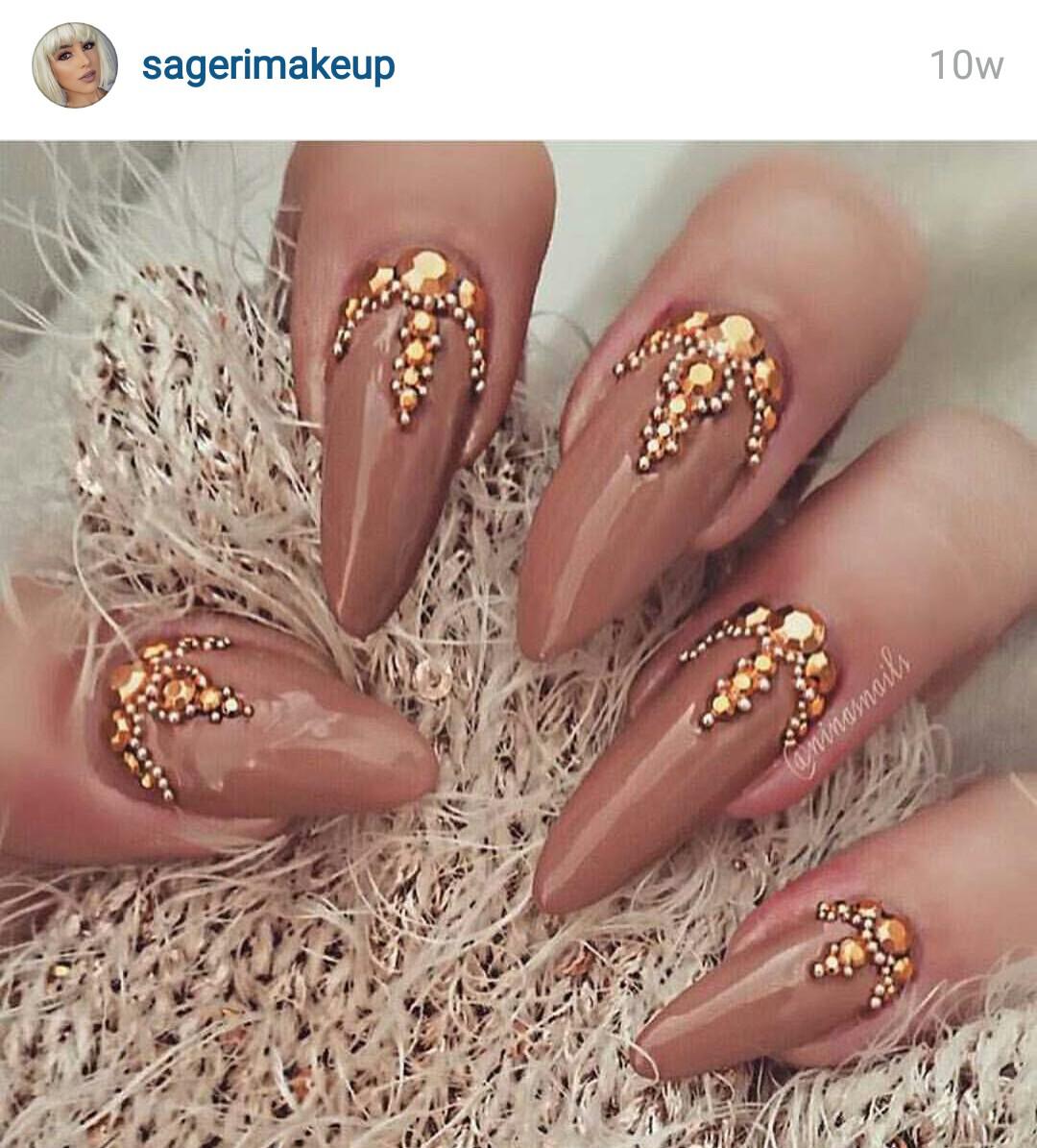 gold decorated nails – sensacioni